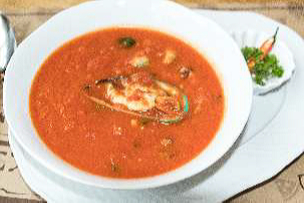 Острый томатный суп из морепродуктов