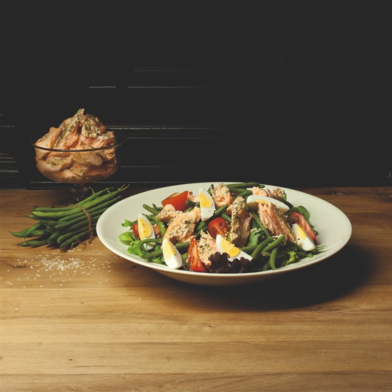 Салат с лососем и зеленой фасолью